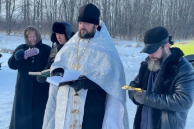 Крещенскую купель освятили в поселке Ола на Колыме