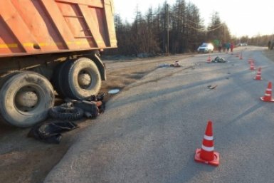 Столкновение мотоцикла с КамАЗом в пригороде Магадана привело к трагедии УГИБДД УМВД России по Магаданской области