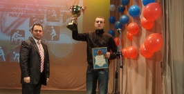 Денис Павлик награждает профессиональное училище № 3 Мария Золотарева, MagadanMedia