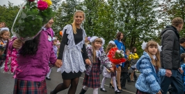 Праздничное шествие первоклашек в Магадане Александр Крылов, ИА MagadanMedia