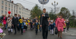 Праздничное шествие первоклашек в Магадане Александр Крылов, ИА MagadanMedia