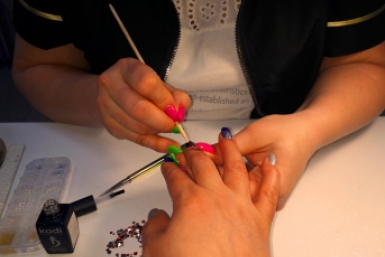 "Приходят не за ногтями": мастера маникюра взбунтовались против нового ГОСТа