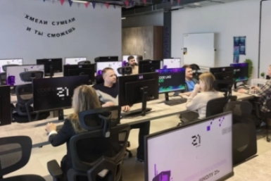 В Магадане участники Бизнес-клуба побывали на экскурсии в &quotШколе 21&quot Источник