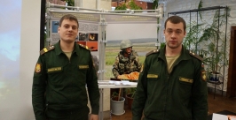 Служащие пункта приема на контрактную службу Гужвенко Сергей, ИА MagadanMedia