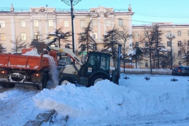 В Магадане продолжается расчистка от снега участков улично-дорожной сети Источник