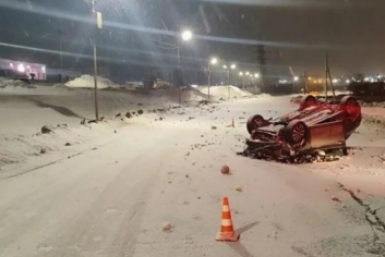 Водитель Renault Arkana перевернулась на улице Пролетарской в Магадане