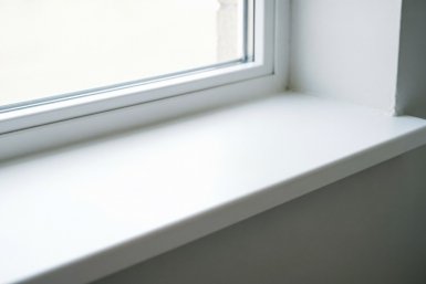 Подоконник белоснежнее зубов звезды Голливуда: прошлась ваткой — разводы и бесячие желтые пятна растворились