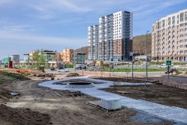 Новую брусчатку укладывают в новом сквере микрорайона Патрокл Владимир Нестеров пресс-служба администрации Владивостока