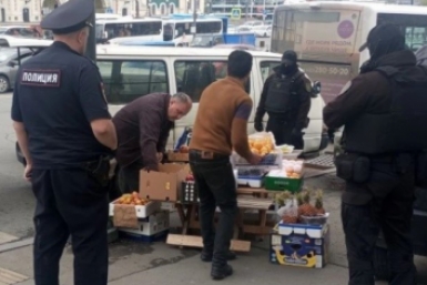 Незаконный прилавок разогнали в центре Владивостока Пресс-служба администрации Владивостока