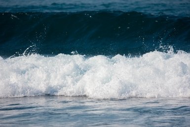 Море штормит и льёт дождь: туристы придумали, как не скучать в отпуске