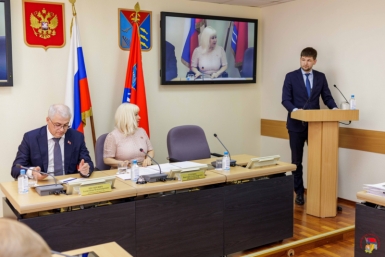Состоялось заседание комитета по госстроительству и местному самоуправлению Источник
