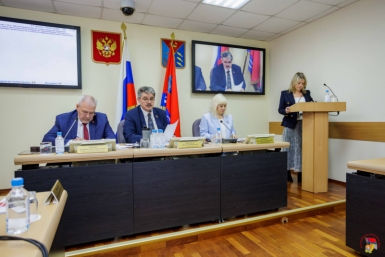Магаданская облдума приняла блок законов, внесенных губернатором Источник