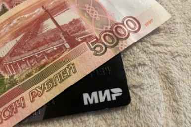 Пенсии с июля по новым правилам: передача карты "Мир" родственникам официально признана нарушением