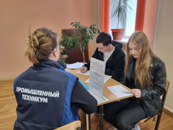 В Магадане продолжается приёмная комиссия МОГБПОУ &quotПромышленный&quot техникум Источник