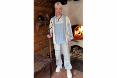 Многие годы это рождало слухи и сомнения: SHAMAN сжёг свои кожаные штаны в русской печи