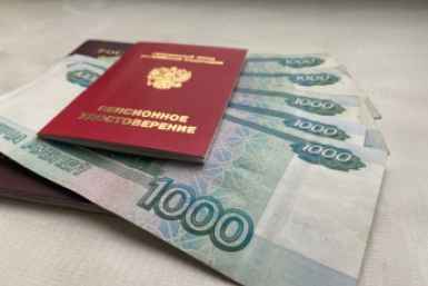 Прибавка 10 000 рублей к пенсии за советский стаж: реальность или недостижимая мечта? Разбираем с реальными цифрами