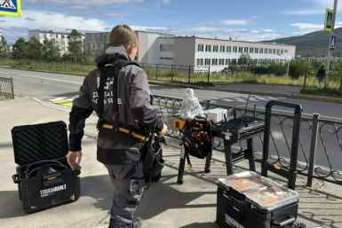 В Магадане устанавливают светодиодные проекторы дорожной разметки пресс-служба мэрии Магадана