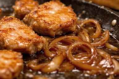 Беру соду и лук: Даже самоё жёсткое мясо становится мягче масла - хитрый способ кулинаров