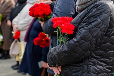 В Магадане простились с Почётным гражданином Константином Кузьминых Источник