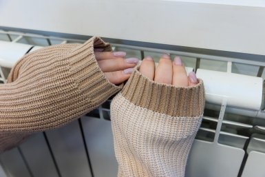 Отопление в ЖКХ включили, а батареи не греют — куда звонить и что делать