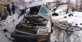 Водитель иномарки выехал на встречку и столкнулся с грузовиком Пресс-служба УМВД России по Магаданской области