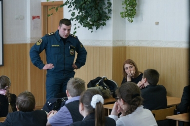 Урок по пожарной безопасности провели для учащихся гимназии № 30 колымские спасатели  Пресс-служба ГУ МЧС России по Магаданской области