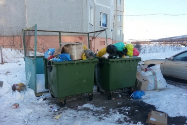 Уже в ближайшее время мусорные баки возле дома № 51 корпус 2 на Набережной реки Магаданки  Мария Золотарева, MagadanMedia
