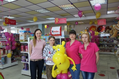 Команда продавцов магазина &quotБЕГЕМОТиК&quot Юлия Чухломина, ИА MagadanMedia