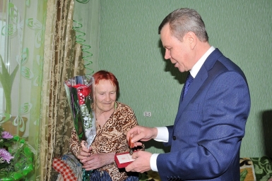 Ветерана Великой Отечественной войны поздравил с юбилеем мэр Магадана Пресс-служба мэрии Магадана