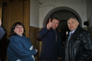 Поддержать вселившегося в трущобу колымского депутата прилетел представитель Госдумы Пресс-служба Центра защиты прав граждан &quotСправедливая Россия&quot