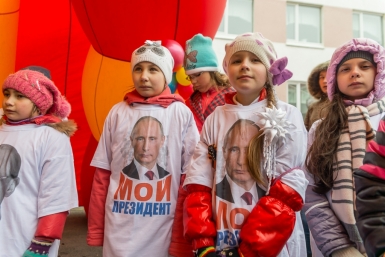 Во флешмобе в поддержку Путина пиняли участие более 400 магаданцев Александр Крылов, ИА Magadanmedia