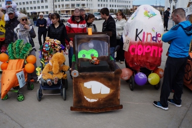 Урок рисования &quotРадужная рыбка&quot и конкурс детских колясок ждут сегодня магаданцев Сергей Гужвенко, MagadanMedia