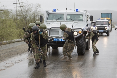 Марш-бросок в 7 км и спасение &quotзастрявшего&quot бронированного &quotТигра&quot прошел магаданский ОМОН Пресс-служба УМВД России по Магаданской области
