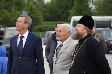 Присутствовали губернатор области, мэр Магадана и епископ Магаданский и Синегорский Иоанн Пресс-служба правительства Магаданской области