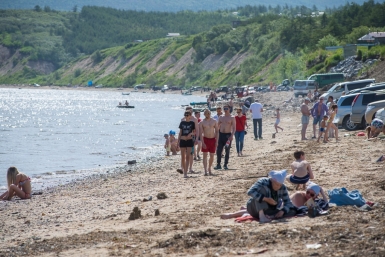 Первый день настоящего лета магаданцы встретили на пляже Александр Крылов, ИА Magadanmedia