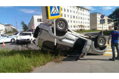 Джип перевернулся в центре Магадана Фото из социальных сетей