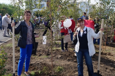 Посадкой аллеи из 40 берез отметили в Магадане открытие фестиваля &quotКолымское братство&quot Мария Золотарева, MagadanMedia