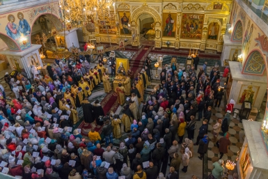 Прихожане на службе в Свято-Троицком кафедральном соборе Александр Крылов, ИА Magadanmedia