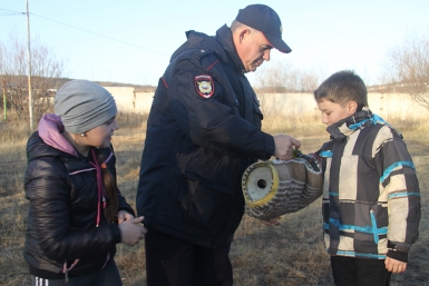 В минувшую пятницу учащиеся из Ольского городского округа побывали на экскурсии в Центре кинологической службы ОМВД России по Магадану Пресс-служба УМВД России по Магаданской области