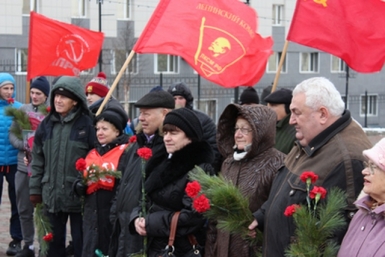 Праздничный митинг прошел на площади Космонавтов Пресс-служба Магаданского ОК КПРФ