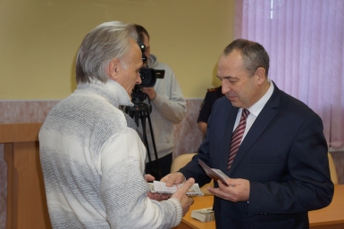 Паспорт получил Сергей Королев Мария Золотарева, MagadanMedia