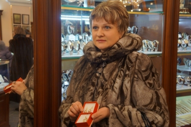 Светлана выиграла сразу два ювелирных украшения Мария Золотарева, MagadanMedia