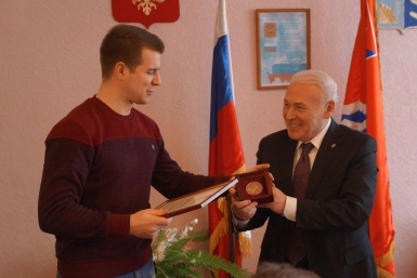 Награждение Андрея Потапова Мария Золотарева, MagadanMedia