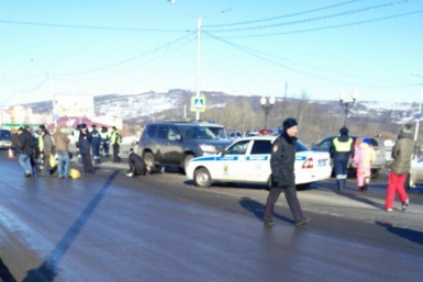 Джип сбил двух человек в центре Магадана Из соцсетей