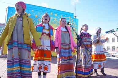 Более тысячи магаданцев собрало гулянье &quotВеселись народ – к нам Весна идет!&quot Мария Золотарева, MagadanMedia