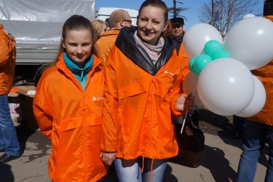 В праздничной колонне по главным улицам города прошлись около 150 человек Мария Золотарева, MagadanMedia