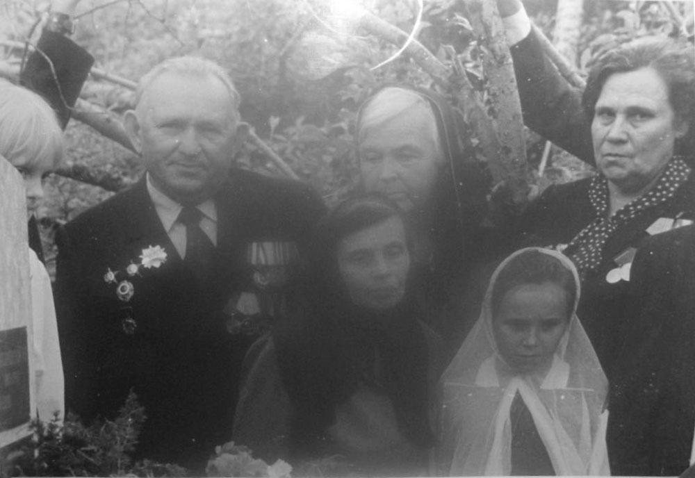 С.А. Новгородская и Василий Маркович Суматохин ветеран войны, тоже похоронен в Марково