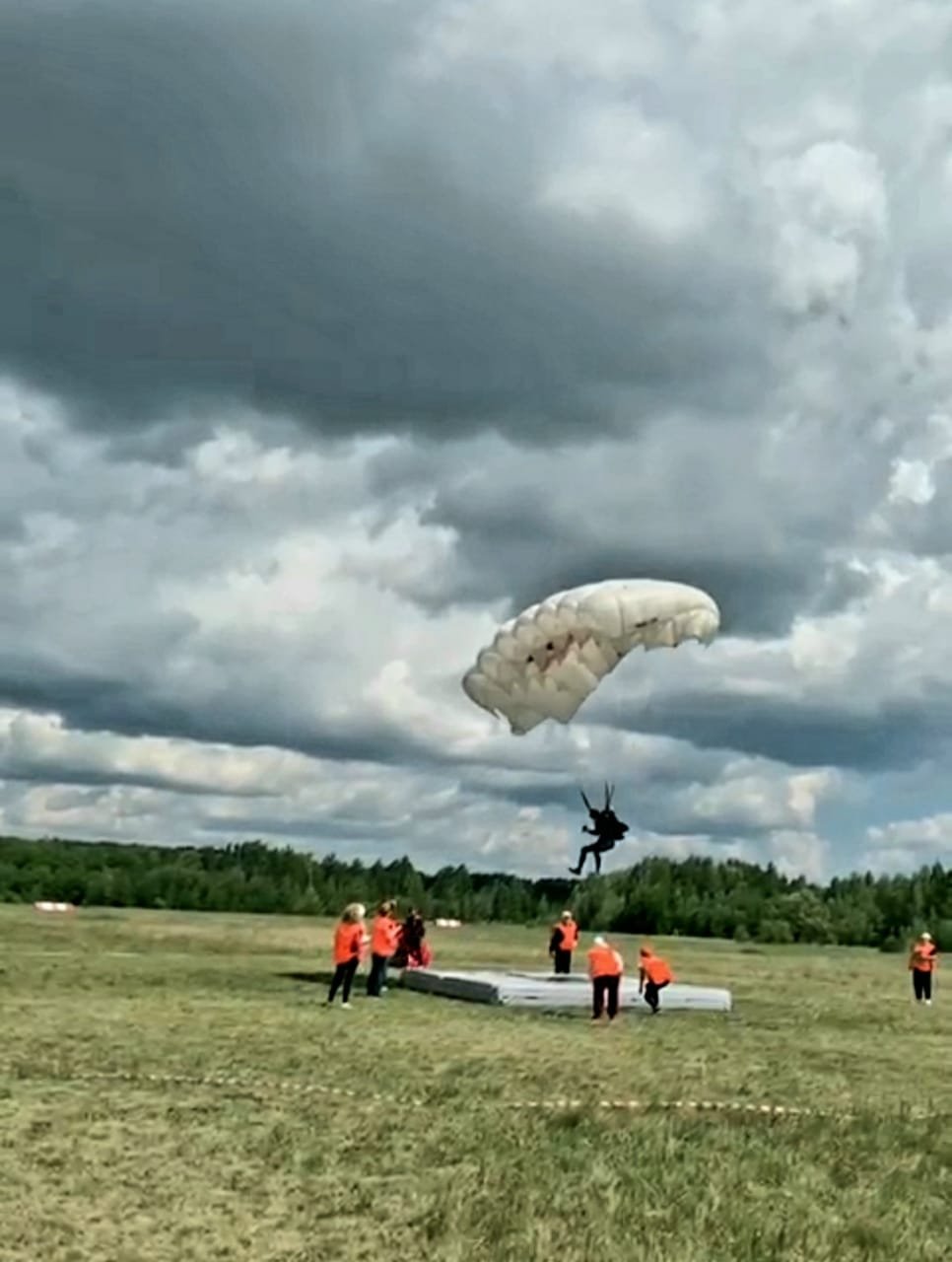 Магаданский спортивный парашютный клуб ДОСААФ