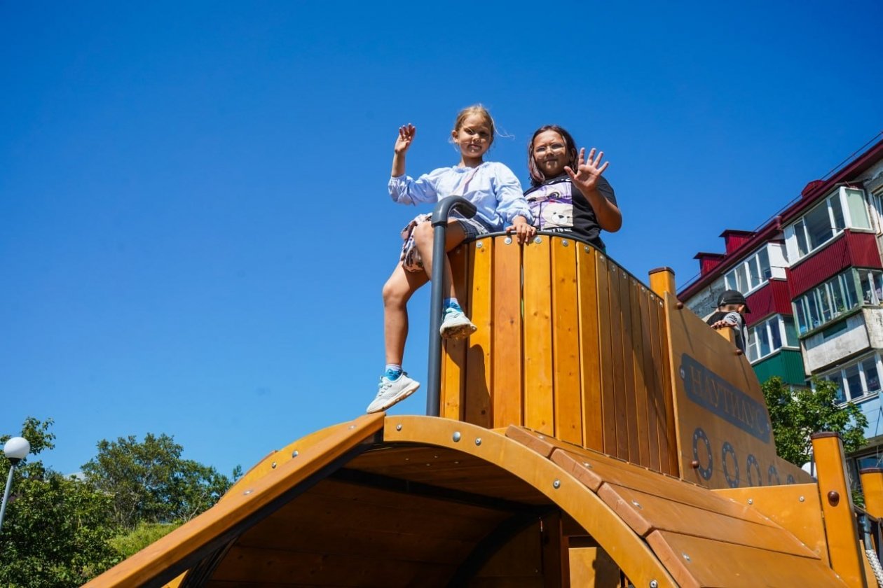 Благоустройство дворов завершилось еще в четырех районах Сахалинской области пресс-служба министерства жилищно-коммунального хозяйства Сахалинской области
