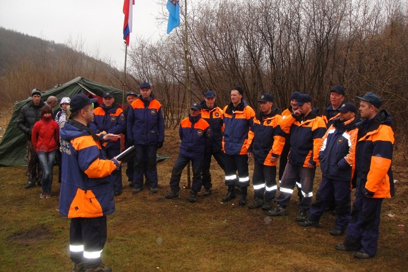 Свои навыки спасатели отрабатывали на реке Дукча, Фото с места события из других источников